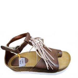 NEW SERGIO TOMANI women's mary sandal in taupe